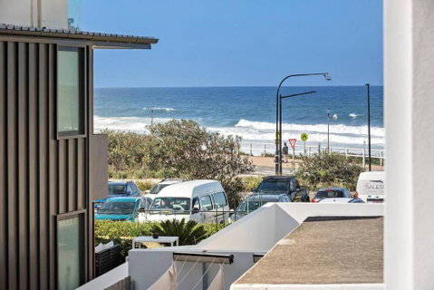 Modern Courtyard Oasis For Easy Beachside Living - New South Wales Tourism  1