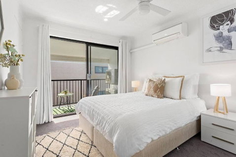 Modern Courtyard Oasis For Easy Beachside Living - New South Wales Tourism  3