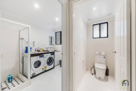 Modern Four-bedroom House In Castle Hill - New South Wales Tourism  3