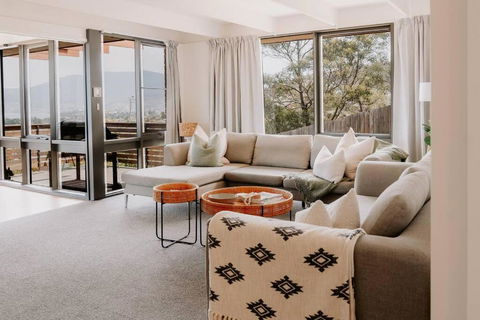 Modern Home Overlooking River - New South Wales Tourism  1