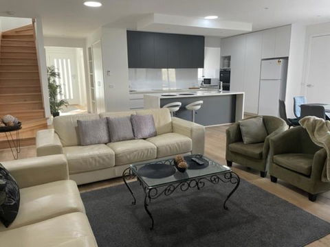 Modern Home, Close To Train, 17k CBD - New South Wales Tourism  0
