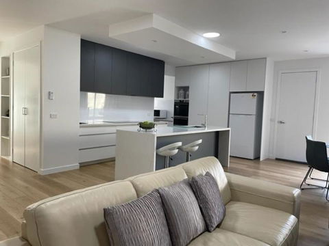 Modern Home, Close To Train, 17k CBD - New South Wales Tourism  2