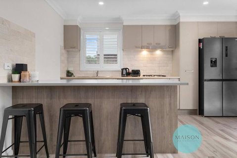 Modern Townhouse In The Heart Of Adamstown - New South Wales Tourism  0