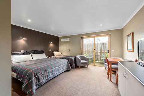 Motel Strahan - New South Wales Tourism  1