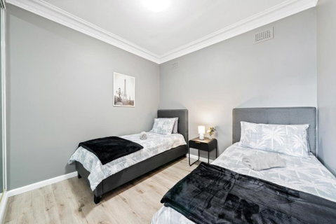 New 2 Bedroom House 500m To Mall With Free Parking - New South Wales Tourism  3
