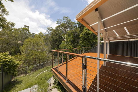 NEW 3BR Serene Creekside Retreat In Helensvale - New South Wales Tourism  0