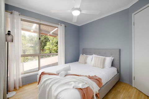 NEW 3BR Serene Creekside Retreat In Helensvale - New South Wales Tourism  2