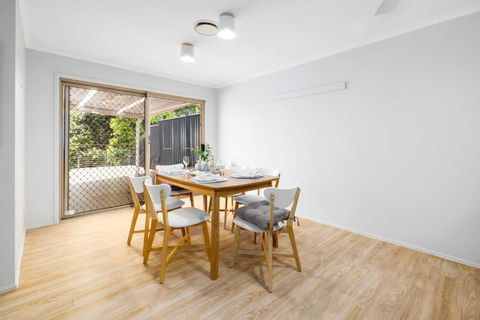 NEW 3BR Serene Creekside Retreat In Helensvale - New South Wales Tourism  3