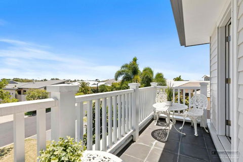 NEW HAVEN - Garden View Balcony - New South Wales Tourism  0