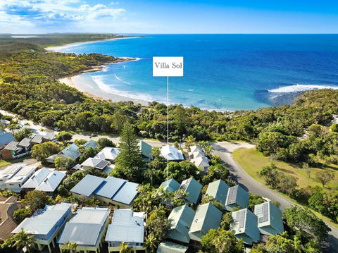 NEW Luxury Angourie Villa! Dream Location, WiFi ++ - New South Wales Tourism  1