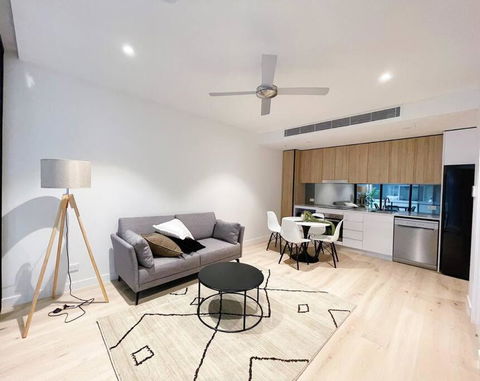 New Modern Apartment Next To Westfield Chermside - New South Wales Tourism  0