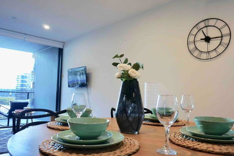 New Modern Apt + Gym+ Pool - New South Wales Tourism  3