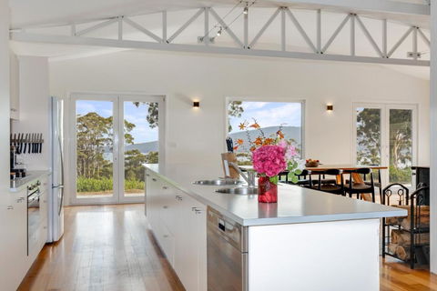 Newhaven - New South Wales Tourism  3