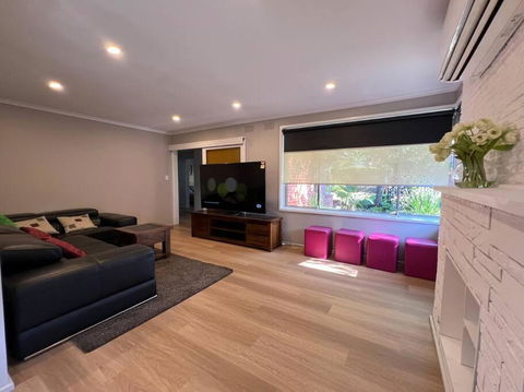 Newly Refurbished House- SuperFast Internet - New South Wales Tourism  1
