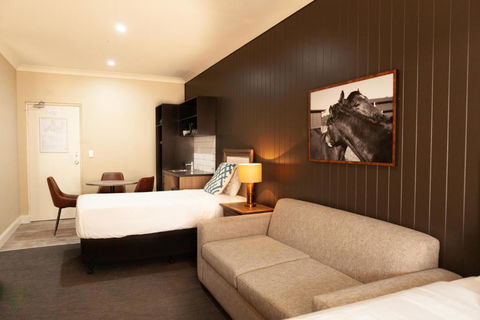 Nightcap At Archer Hotel - New South Wales Tourism  2