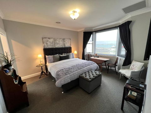 Number 10 -King Bed With Breakfast - New South Wales Tourism  0