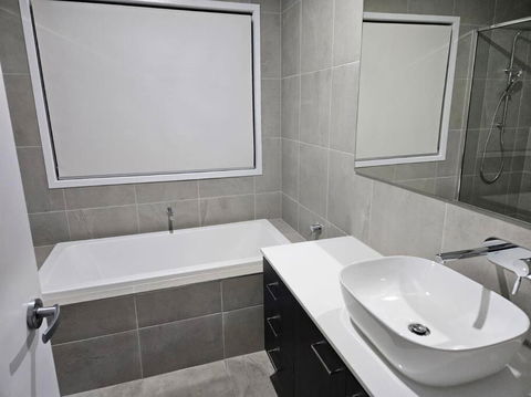 O Stylish 4 Room Oasis With 65 TV - New South Wales Tourism  1