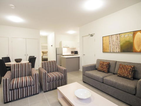 Oaks Middlemount Suites - New South Wales Tourism  2