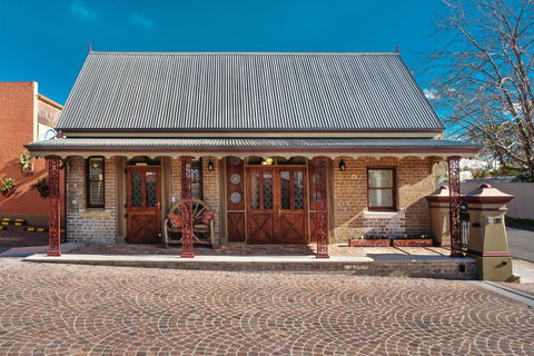 Old Bank Boutique Hotel - New South Wales Tourism  0