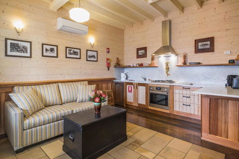 Old Bank Boutique Hotel - New South Wales Tourism  2