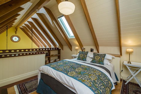 Old Bank Boutique Hotel - New South Wales Tourism  1