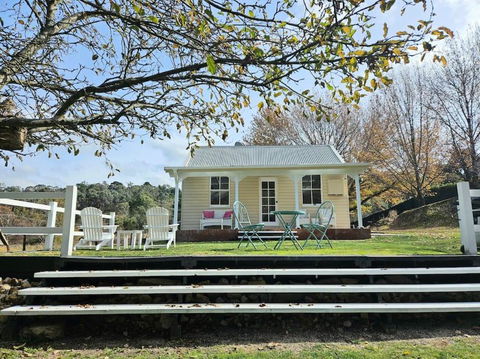 Old Oak Tree Cottage - New South Wales Tourism  0