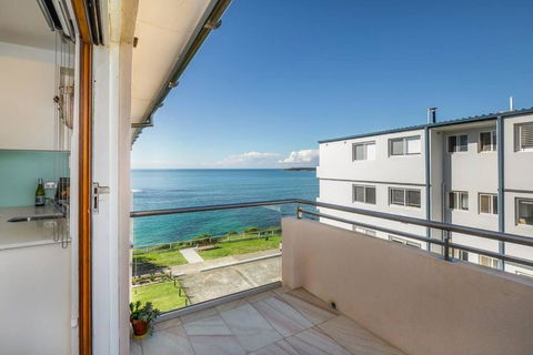 On The Esplanade - Close To Beach & Cronulla Mall With Aircon - New South Wales Tourism  0