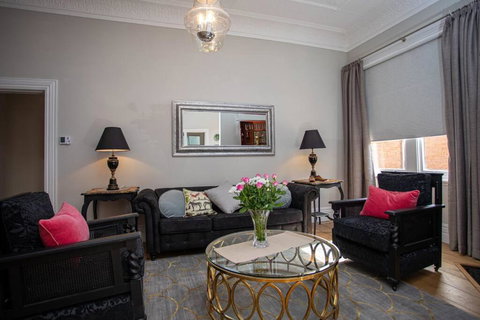 Oxbridge- Period Home In Central Goulburn - New South Wales Tourism  0