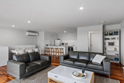 One Merino Panoramic Beach House Modern Sleeps 10 - New South Wales Tourism  2
