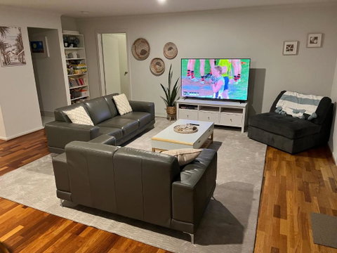 One Merino Panoramic Beach House Modern Sleeps 10 - New South Wales Tourism  1
