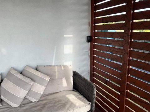 One Bedroom CBD Unit, Walk To Beaches & Cafes - New South Wales Tourism  3