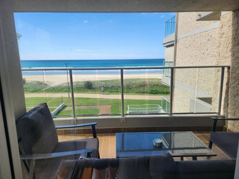 Pacific Surf Absolute Beachfront Apartments - New South Wales Tourism  1
