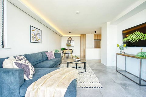 Paradise Bound - Central And Modern At Surfers - New South Wales Tourism  2
