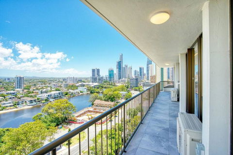 Paradise Bound - Central And Modern At Surfers - New South Wales Tourism  3