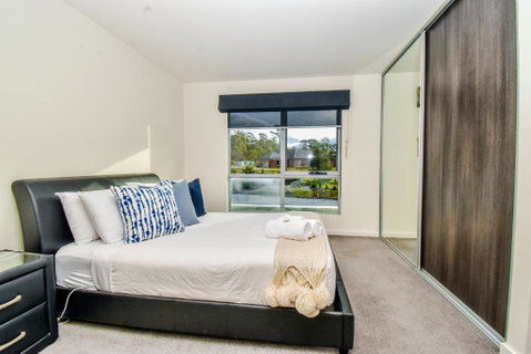 Paradise Point - Entire Home In Clarence Point, Tasmania Australia, 10 Guests 7 Bedrooms 7 Beds 3 Baths - New South Wales Tourism  2