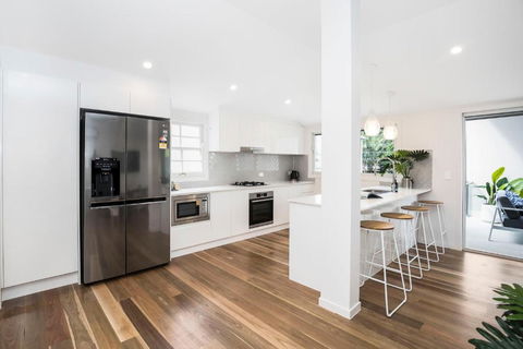Park Avenue Terrace House Sleeps 9 - New South Wales Tourism  1
