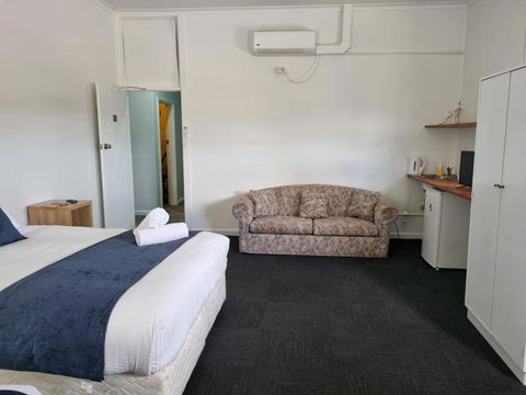 Parkes Hotel - New South Wales Tourism  2