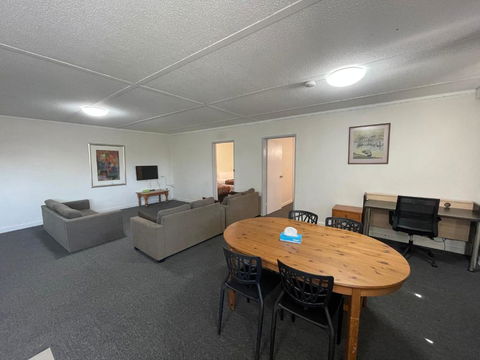 Parkside Inn Motel - New South Wales Tourism  3