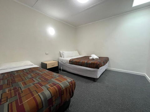 Parkside Inn Motel - New South Wales Tourism  1