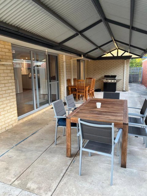 Parkside Pool Home In Aubin Grove - New South Wales Tourism  3