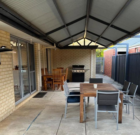 Parkside Pool Home In Aubin Grove - New South Wales Tourism  2