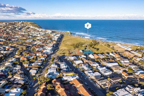 Pattys Cottage - Pet Friendly Home In Merewether - New South Wales Tourism  0