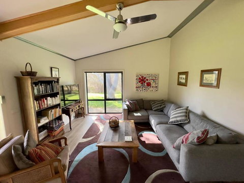 Peaceful Getaway In Stunning Bush Setting - New South Wales Tourism  3
