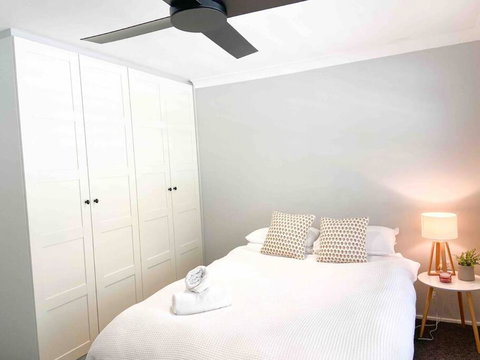 Peaceful Merewether Family Home - New South Wales Tourism  0