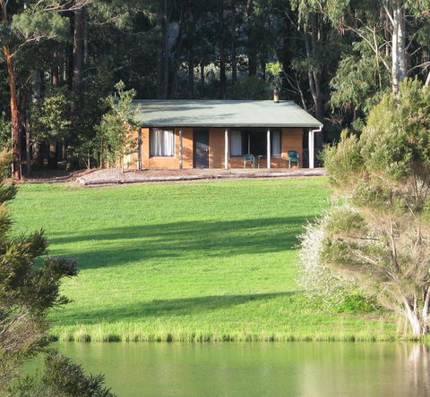 Pemberton Lake View Chalets - New South Wales Tourism  0