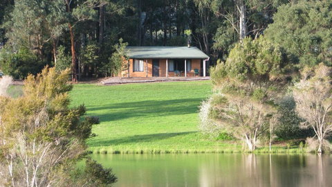 Pemberton Lake View Chalets - New South Wales Tourism  1