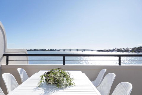 Panoramic Water View Apartment - New South Wales Tourism  0