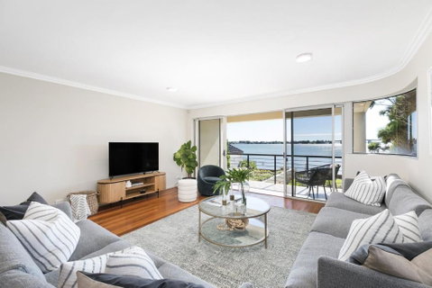 Panoramic Water View Apartment - New South Wales Tourism  2