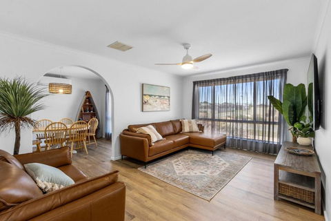 Percys Beach House Moonta Bay - New South Wales Tourism  0