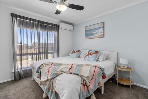 Percys Beach House Moonta Bay - New South Wales Tourism  3